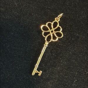 Tiffany & Co Love Knot Key Pendant 18K Rose Gold
